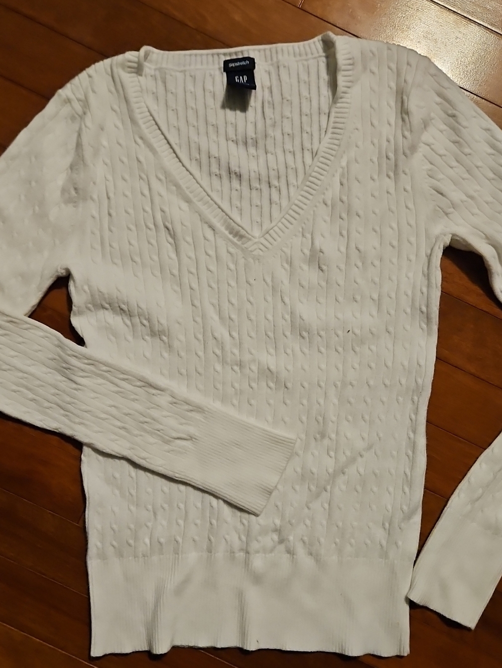 5FOR$30 GAP White Cable V-Neck Sweater